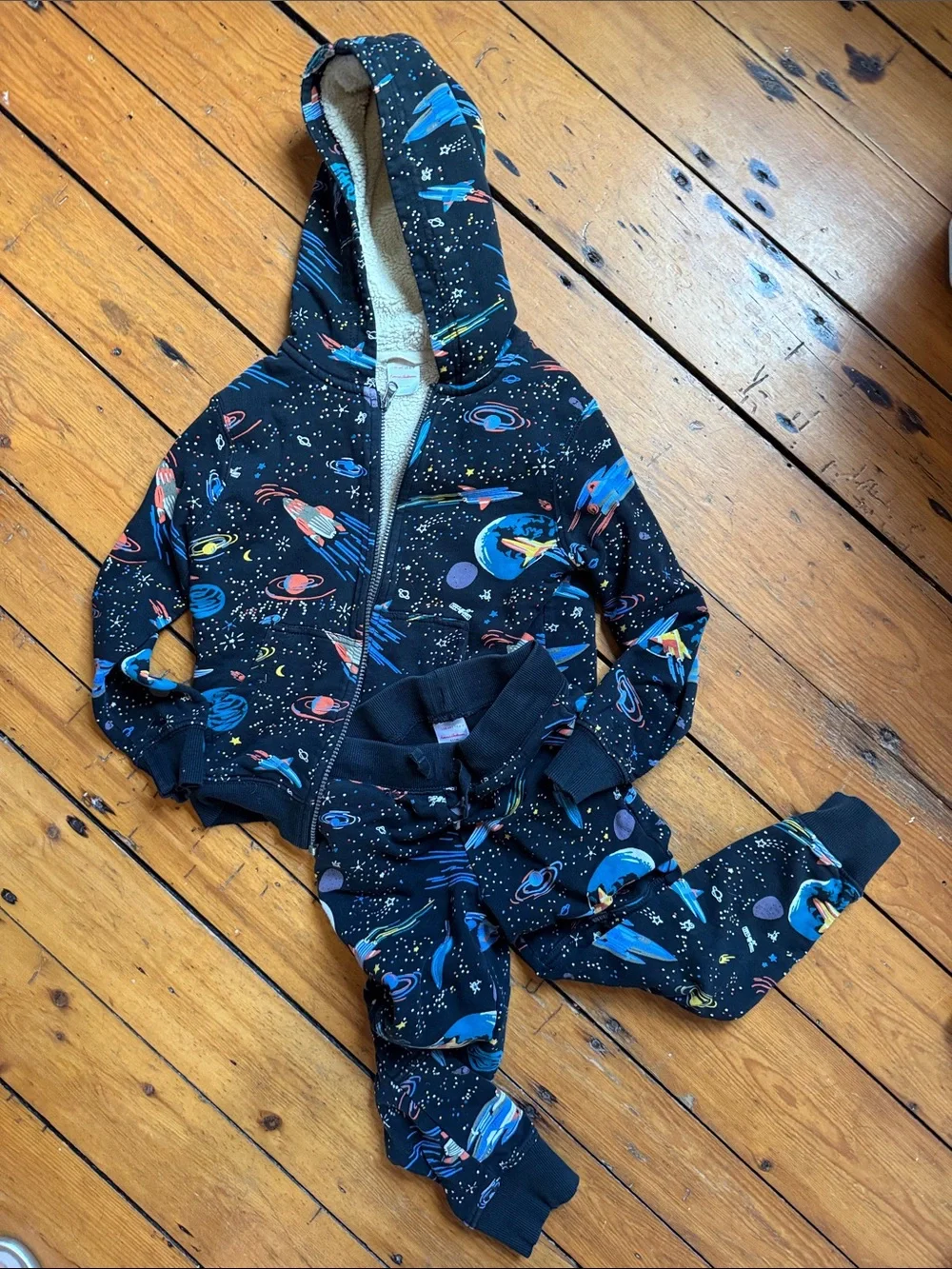 Hanna Andersson 6/7 120 cm Space-Print Sherpa-Lined Hoodie Jumpsuit